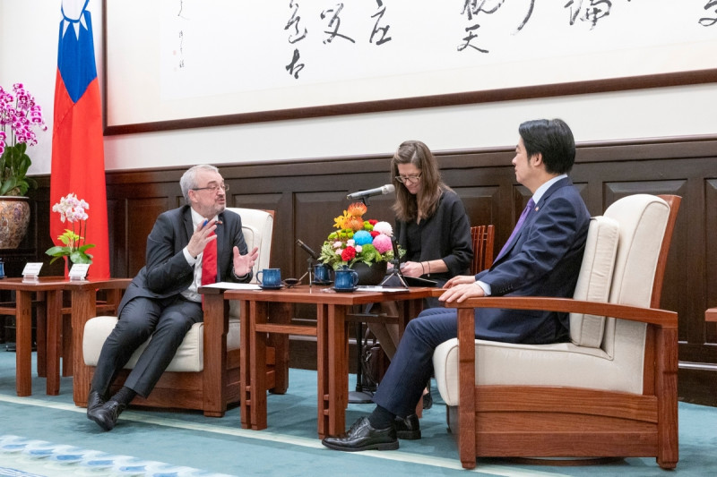 捷克眾議院友台小組由班達（Marek Benda）主席率團來訪，並與總統賴清德會面。   圖：總統府提供