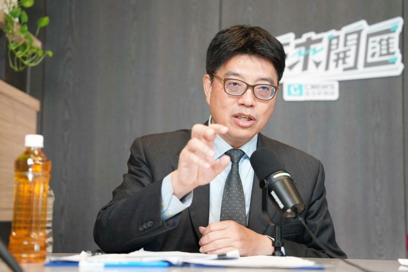 大陸委員會主委邱垂正今（13）日接受主持人黃光芹《CNEWS匯流新聞網》政論live直播節目《中午來開匯》專訪。   圖：《CNEWS匯流新聞網》提供