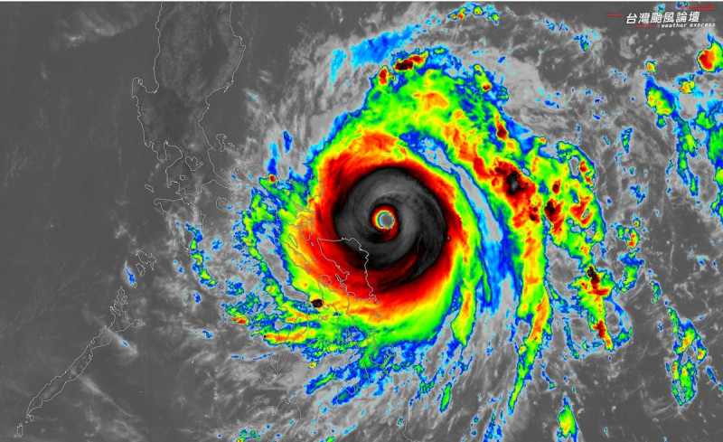萬宜颱風，今日已悄悄的增強為強烈颱風，已成為今年第6個強烈颱風，目前處於巔峰狀態。   圖：翻攝自台灣颱風論壇｜天氣特急臉書