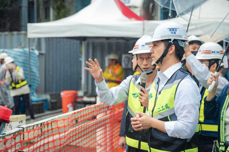 台北市長蔣萬安指示台北市衛生局迅速追蹤傷患治療情況。   圖：翻攝自臉書 / 蔣萬安