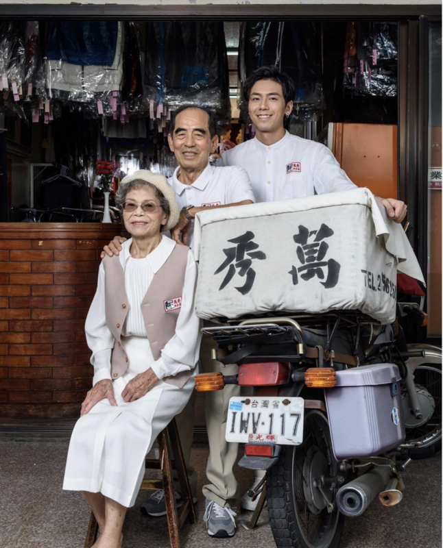 萬秀洗衣店來自台中后里，由80歲夫妻檔萬吉阿公和秀娥阿嬤經營。   圖：攝自IG／reefchang