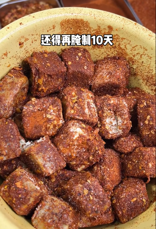 近日「霉豆腐」在台熱議，衛福部提醒民眾，未檢驗食品可能有害，應選有標章產品。   圖：翻攝自臉書社團