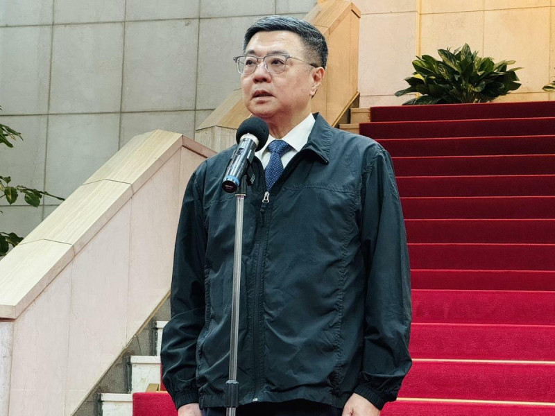 對於勞動部長何佩珊是否為此請辭？行政院長卓榮泰說，我們先讓她盡速完成現在的責任追究。至於她個人的責任歸屬，「我會詳細跟她討論」。   圖：謝莉慧/攝