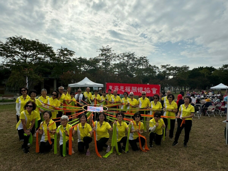 台中中科扶輪社「飛揚的青春之青春無限東海動動會」，今日在東海大學東海湖前草坪舉行。   圖：中科扶輪社/提供