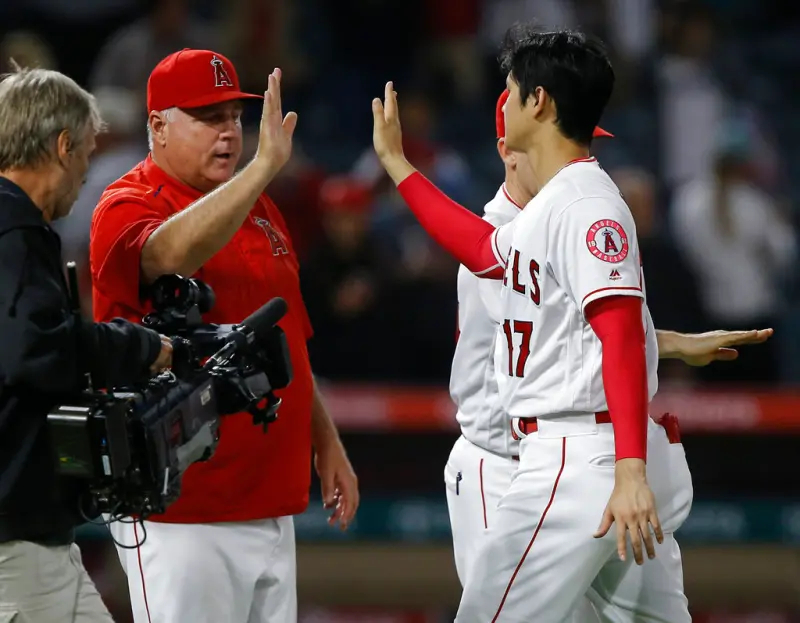 ▲Mike Scioscia（左）曾在大谷翔平旅美首年擔任天使總教練，今（22）日得知大谷獲得MVP後，Scioscia也跨海送上祝福。（圖／美聯社／達志影像）   