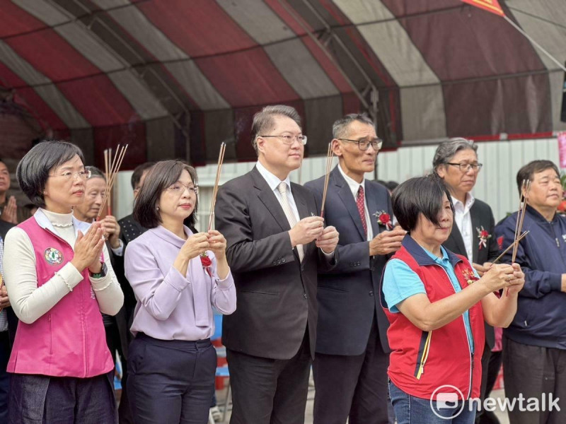 民進黨秘書長林右昌、立委林淑芬、蘇巧慧出席新北市五股區集福宮福德爺重建動土興工典禮。   圖：黃宣尹攝