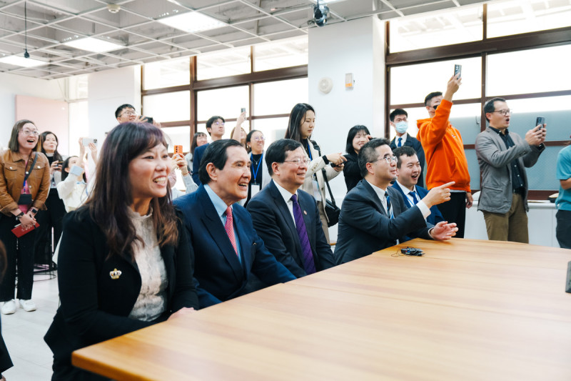 馬英九基金會邀請中國師生參訪團訪台，參訪北市中山女高。   圖：馬英九基金會提供