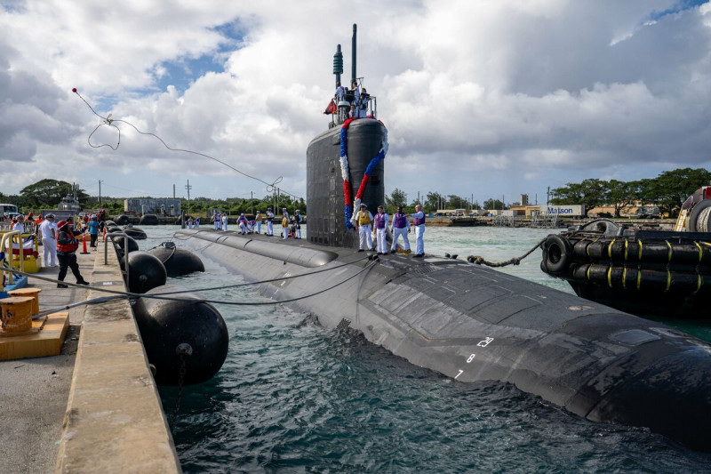 美國海軍「維吉尼亞級」核動力攻擊潛艦首次部署關島基地，「明尼蘇達號(SSN-783)」報到。圖為潛艇上的水兵。(示意圖)   圖：翻攝「X」@USNavy