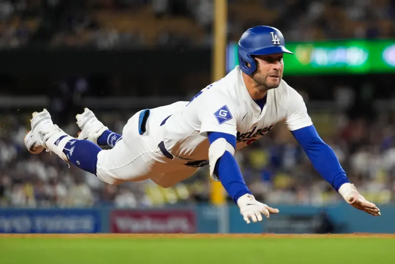 ▲今年隨道奇拿下世界冠軍之後退休的前大聯盟金手套獎得主Kevin Kiermaier，近期受邀擔任Podcast節目《Casa De Klub》嘉賓，他透露加入道奇後的首次打擊練習，他就被大谷的怪力嚇到，並表示：「我從來沒看過這麼快的擊球初速。」圖／美聯社／達志影像）   