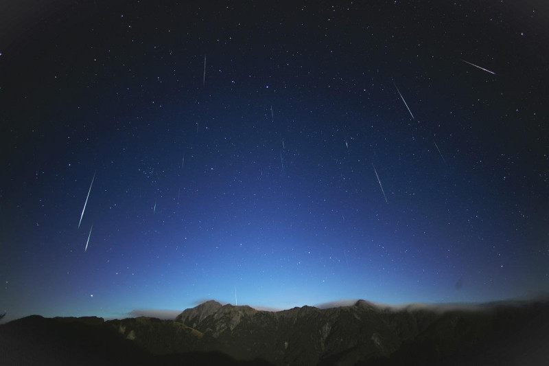 年度3大流星雨之一的雙子座流星雨將在14日達到極大期。   圖：南瀛天文館／提供