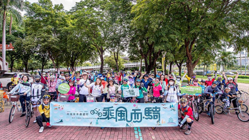 「高雄乘風而騎」規劃不同主題單車遊程，受到民眾好評。   圖：高雄市觀光局提供