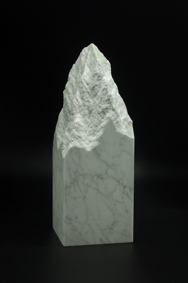 國際袖珍雕塑展展覽作品「山」。&nbsp;&nbsp;&nbsp;圖：國立臺灣工藝研究發展中心提供