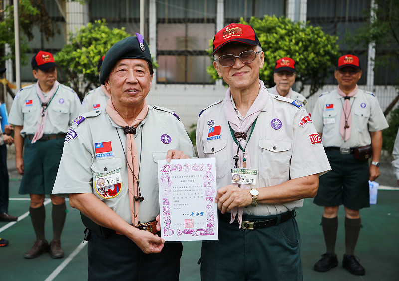 在木章訓練合格後，經過公開儀式頒發二顆木章，這些童軍將成為「木章持有人」。&nbsp;&nbsp;&nbsp;圖：基隆市政府提供
