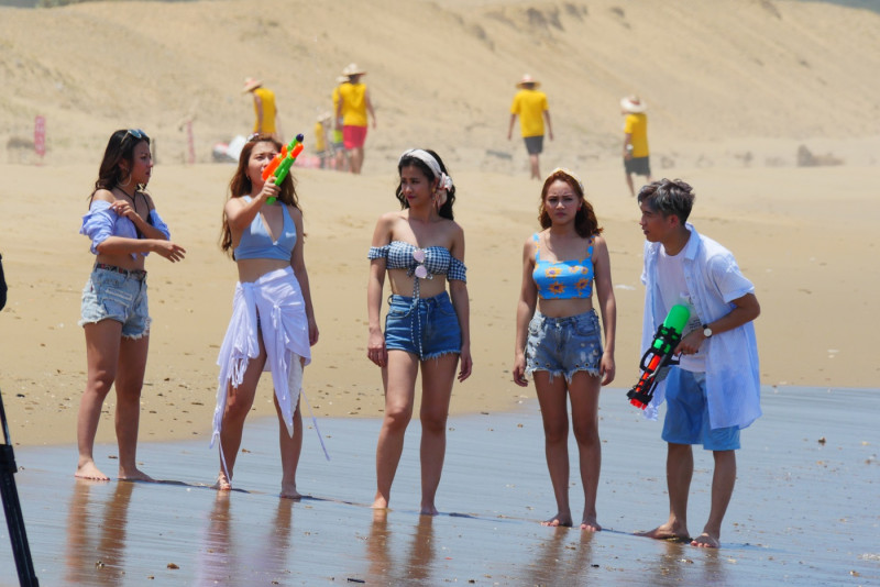 民眾把握海祭17最後一天，前往貢寮參與音樂盛會。   圖：新北市觀光旅遊局提供