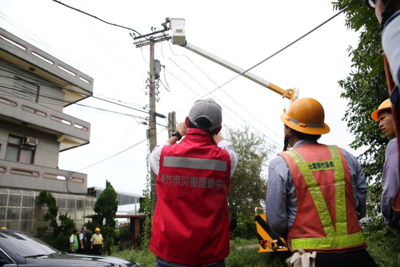 經濟部「防災型電桿地下化計畫」將於106至108年施作，總體工程預計施工期間為期3年，將投入超過9千萬元預算，共分三期工程，電桿地下化路段總長6.49公里。   圖：新竹市政府/提供