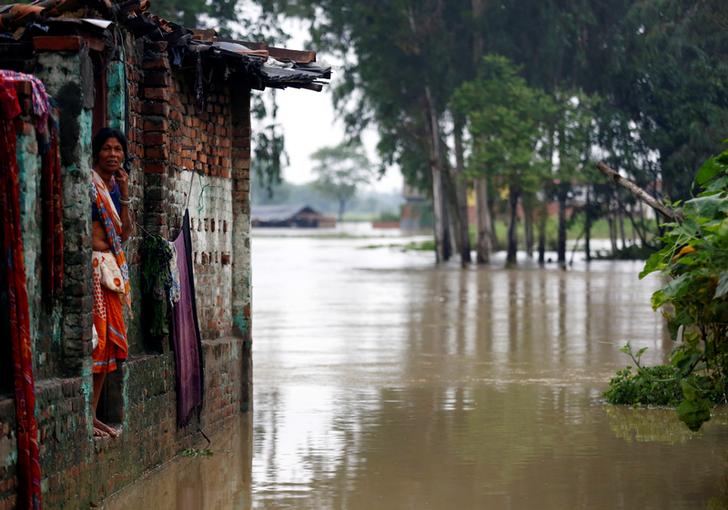 尼泊爾洪水成災，紅十字會估計，死亡人數可能高達53人，另有數十人失蹤和受傷，還有數以千計房舍毀損。
   圖：達志影像/路透社