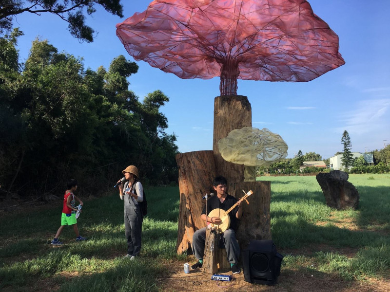 2017年桃園地景藝術節開幕倒數，主場區觀音區廣福社區日前舉辦一場音樂會，吸引民眾熱情參與。   圖：桃園市文化局提供