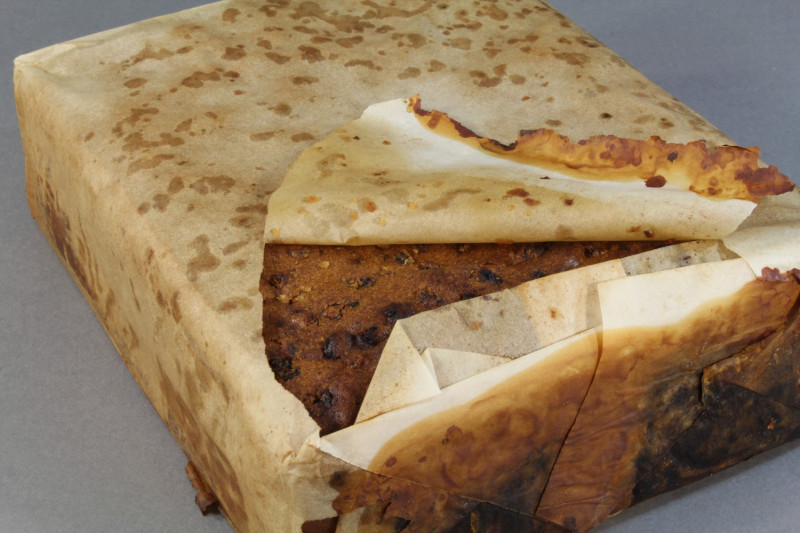 紐西蘭考古學者在南極洲發現1塊包裝良好的蛋糕，相信已經有106年歷史，「聞起來好像還可以吃」。   圖：翻攝「Antarctic Heritage Trust」組織官網