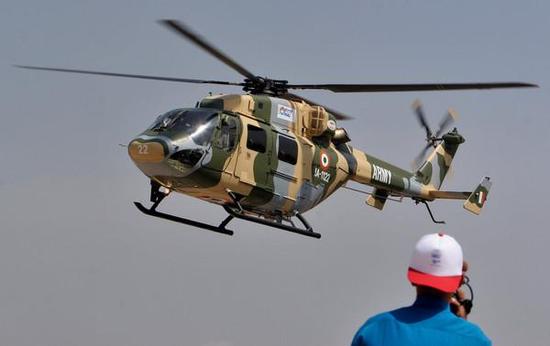 由10架「北極星」輕型武裝直升機組成的中隊，已經部署完成，印度此舉讓中國軍方不敢大意。   圖:翻攝自新浪軍事