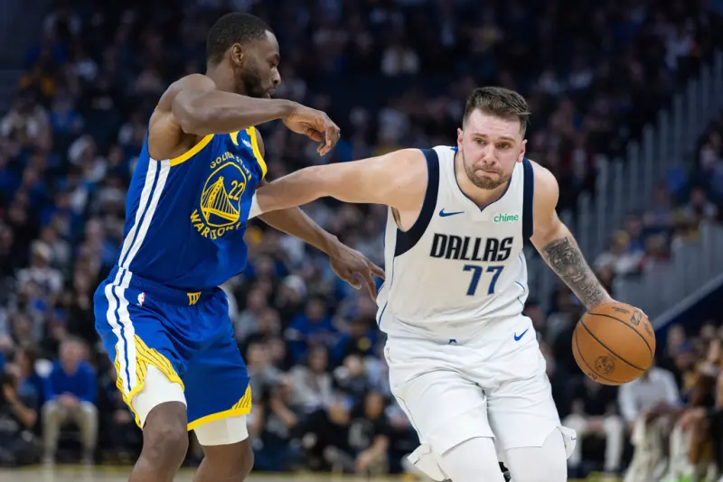 ▲達拉斯獨行俠巨星Luka Doncic，今（16）日對上金州勇士的比賽，繳出45分11籃板13助攻的「大三元」，此外還有3抄截2阻攻，成為NBA史上第三位單場拿下「45 10 10 2抄截 2阻攻」的球員。（圖／美聯社／達志影像）   