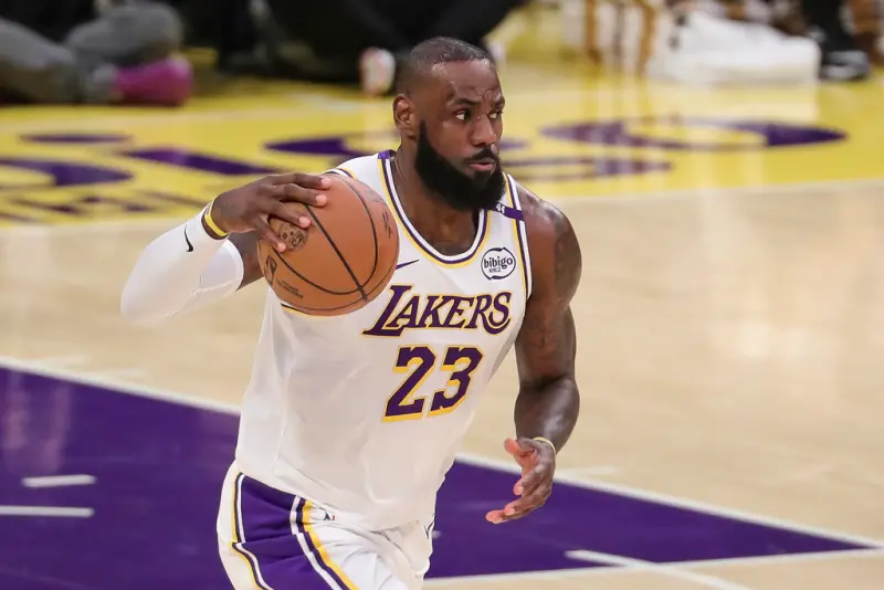 ▲湖人當家球星「詹皇」Lebron James缺席兩場後今天歸隊，繳出全面成績單貢獻18分8籃板8助攻，Anthony Davis比賽中一度傷退，所幸無大礙，砍下全場最高40分16籃板。（圖／美聯社／達志影像）   