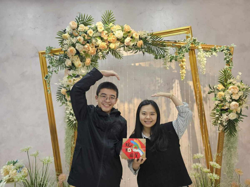 只要在12/27、30、31日到戶所登記結婚，並指定114年元旦為結婚生效日者，可獲得戶所準備的限量賀禮。   圖：新北市民政局/提供