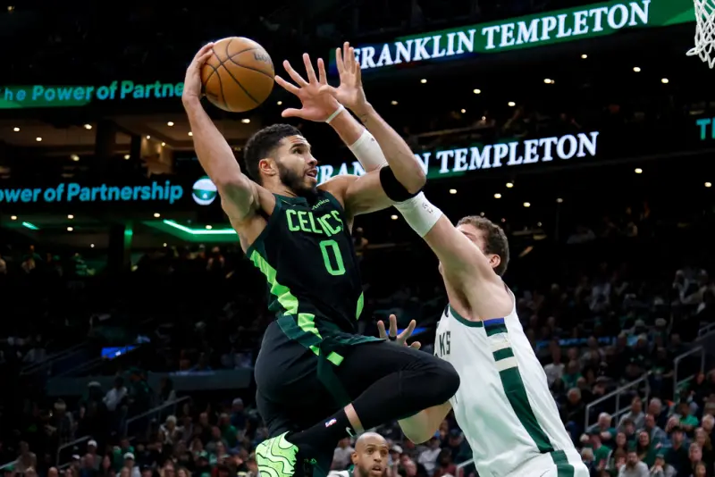 ▲塞爾提克一哥 Jayson Tatum 領軍，賭盤看好綠衫軍能完成二連霸。（圖／美聯社／達志影像）   