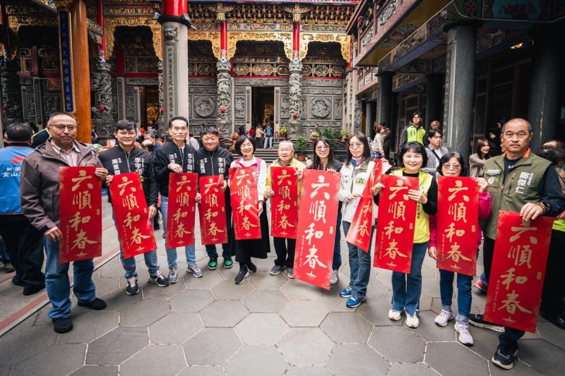 蘇巧慧今（5）日赴新北市林口竹山觀音寺發春聯，盼為新北市民續拚好生活。   圖：立法委員蘇巧慧辦公室提供