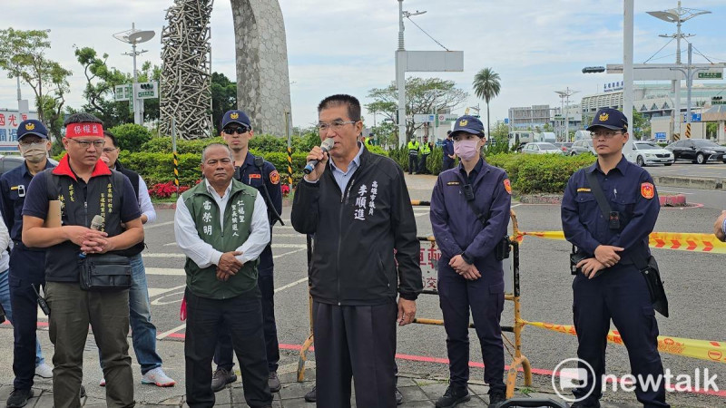 高雄市議員李順進李順進(右三)特地前來聲援。   圖：孫家銘/攝