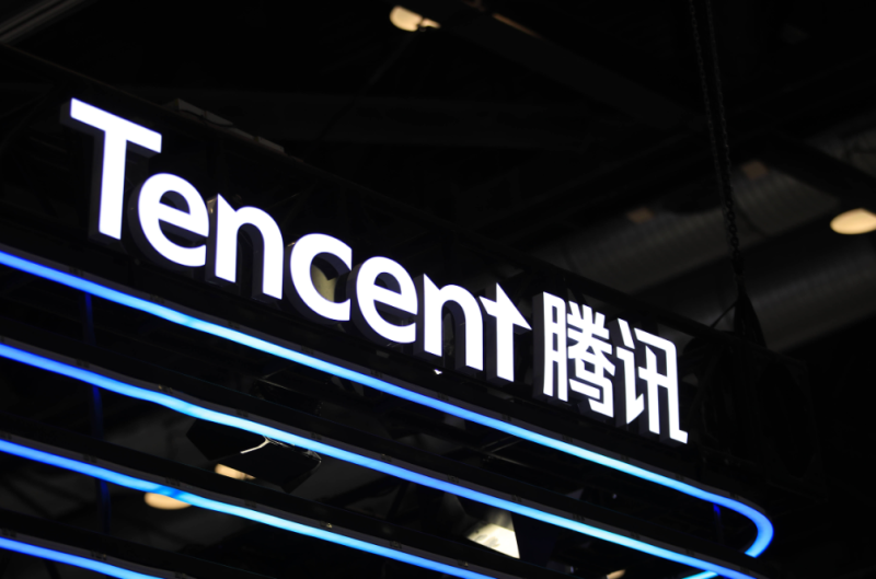 美國國防部於 6 日宣布，將中國科技巨頭騰訊（Tencent Holdings）及多家企業列入「中國軍事企業」黑名單，指控這些公司涉嫌支持中共軍方的軍民融合戰略。   圖:翻攝自百度