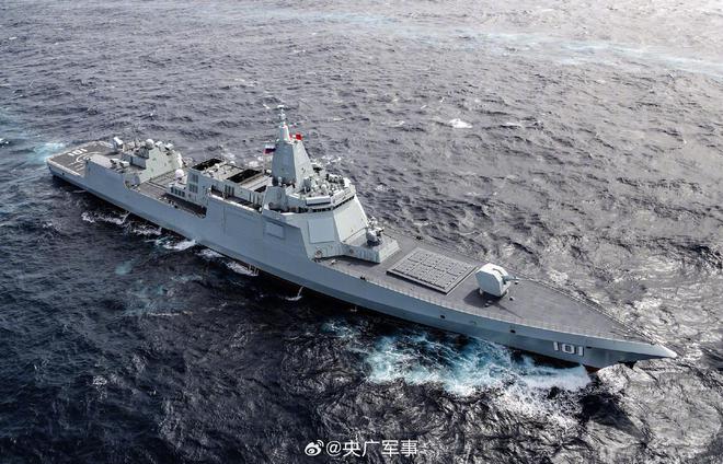 中國解放軍海軍055型飛彈驅逐艦首艦「南昌號(舷號101)」。   圖：翻攝「微博」@央廣軍事