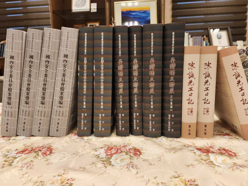 國史館將舉辦「戰後臺灣政治史料」新書發表暨座談會，並發表《陳誠先生日記（增訂版）》、《國內安全委員會檔案選編》、《從戒嚴到解嚴史料新編》、《戰後臺灣政治案件—臺灣獨立聯盟史料彙編》、以及《戰後臺灣政治案件—臺灣基督長老教會相關案件史料彙編》5種新書。   圖：國史館提供