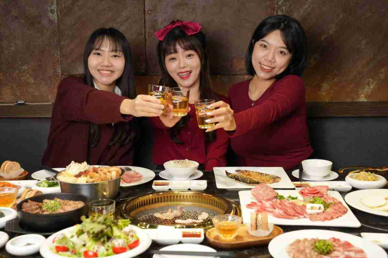 屋馬燒肉新年限定套餐。   圖： 屋馬餐飲集團/提供