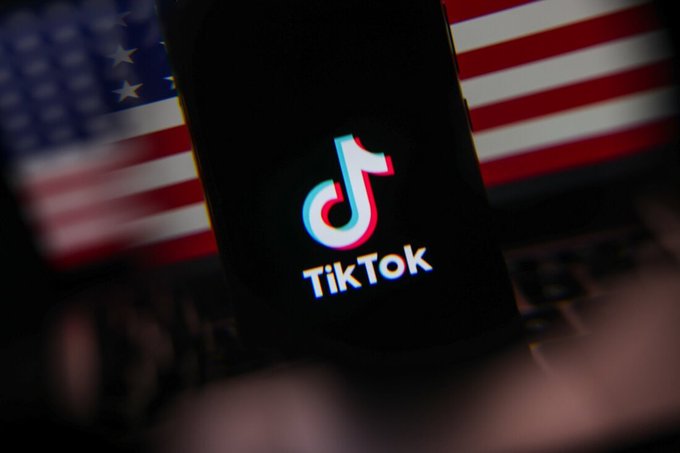 美國的 TikTok 禁令於當地時間 19 日正式生效， TikTok 業務也一度遭到停止。然而，在美國候任總統川普宣布準備延期實施時間後， TikTok 成功死而復生。   圖：翻攝自 @nexta_tv X 帳號