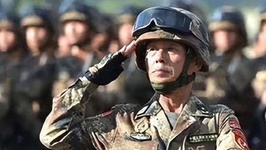 中國人民解放軍南部戰區司令員吳亞男。   圖 : 翻攝自頭條日報