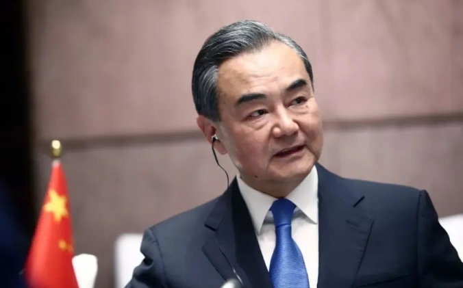 王毅批日本右翼「歷史逆行」、稱不容軍國主義再燃  點名高市早苗涉台言論