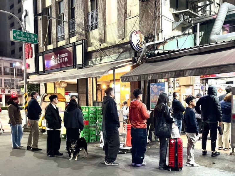 「高雄美食一吉棒」帶動合作店家營業額大幅成長。   圖：高雄市經發局/提供