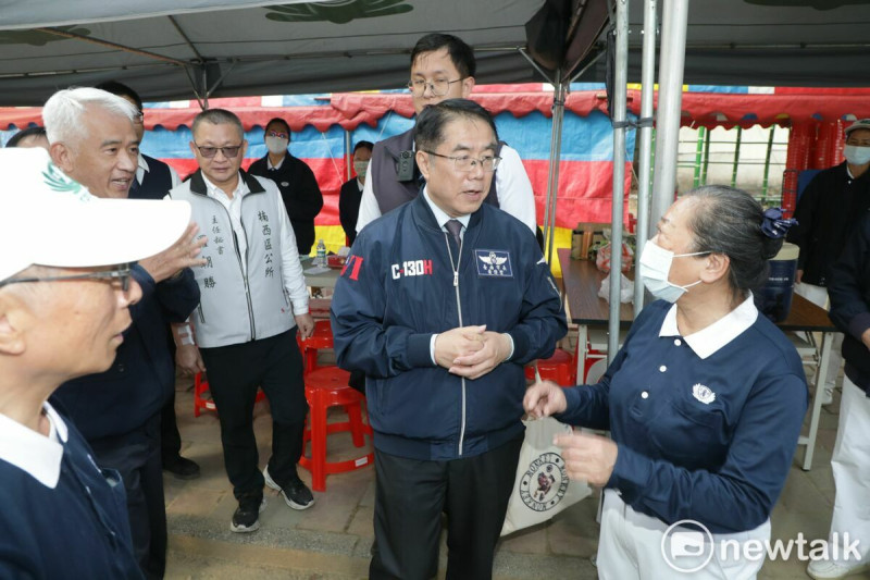 0121地震及後續數起餘震造成楠西、玉井等17區公所接獲房屋受損通報，為能協助災戶能儘早回歸正常生活，臺南市長黃偉哲特邀慈濟慈善事業基金會執行長顏博文共同主持會議，研議各種重建方案。   圖：台南市政府提供