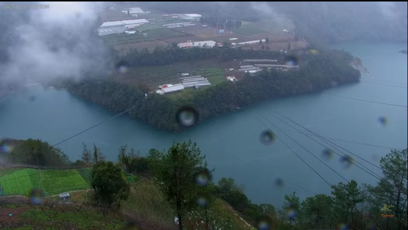 春雨提早報到，台中市德基水庫蓄水率大大提升，今日上午達98.%。   圖：翻攝自即時影像官網