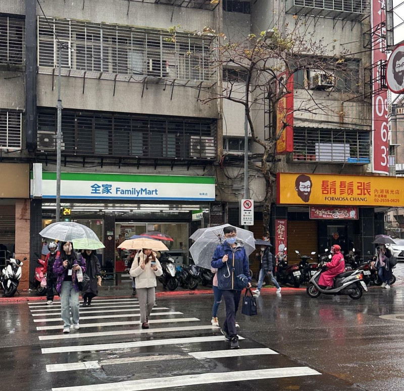 吳聖宇表示，這波鋒面將一路影響台灣天氣至週日，期間各地皆有發生局部大雨或雷陣雨機會。   圖：民眾／提供