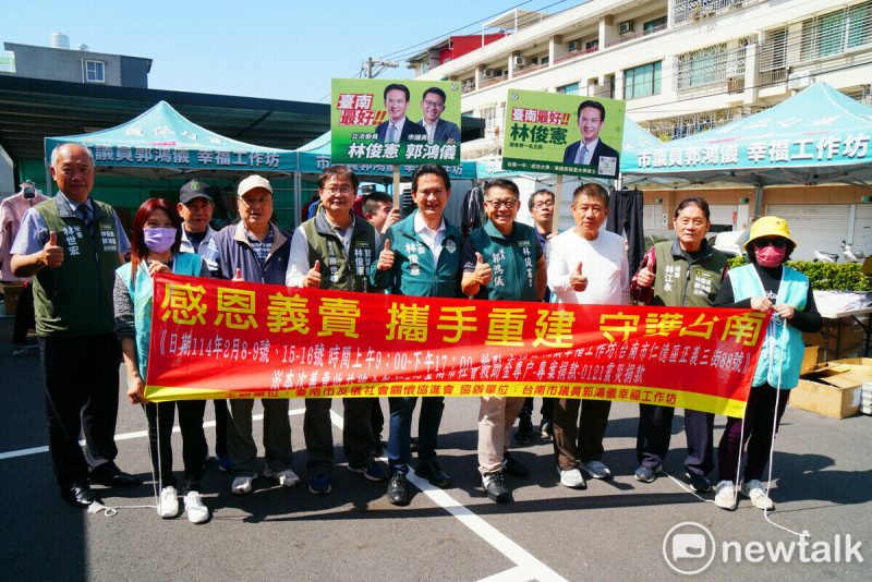 金蛇年過年前夕，發生0121嘉南大地震，台南玉井、楠西、南化出現嚴重災情，影響台南市許多家庭的家園及生活受到影響，為援助災民度過這艱難的時刻，並加速重建恢復正常生活，台南市議員郭鴻儀媒合在地企業與慈善團體，舉行感恩義賣活動。   圖：郭鴻儀服務處提供