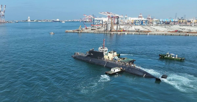 潛艦國造原型艦「海鯤軍艦」浮移出塢。 圖:台航/提供 潛艦國造原型艦「海鯤軍艦」浮移出塢。 圖:台航/提供