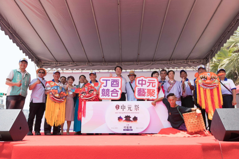 機龍市長林右昌與主辦單位在記者會中宣布雞籠中元祭起跑。   圖 : 基隆市政府/提供