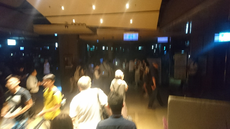 傍晚有也網友在PTT八卦版上分享京站電影院跳電的狀況。   圖：翻攝自 PTT八卦版