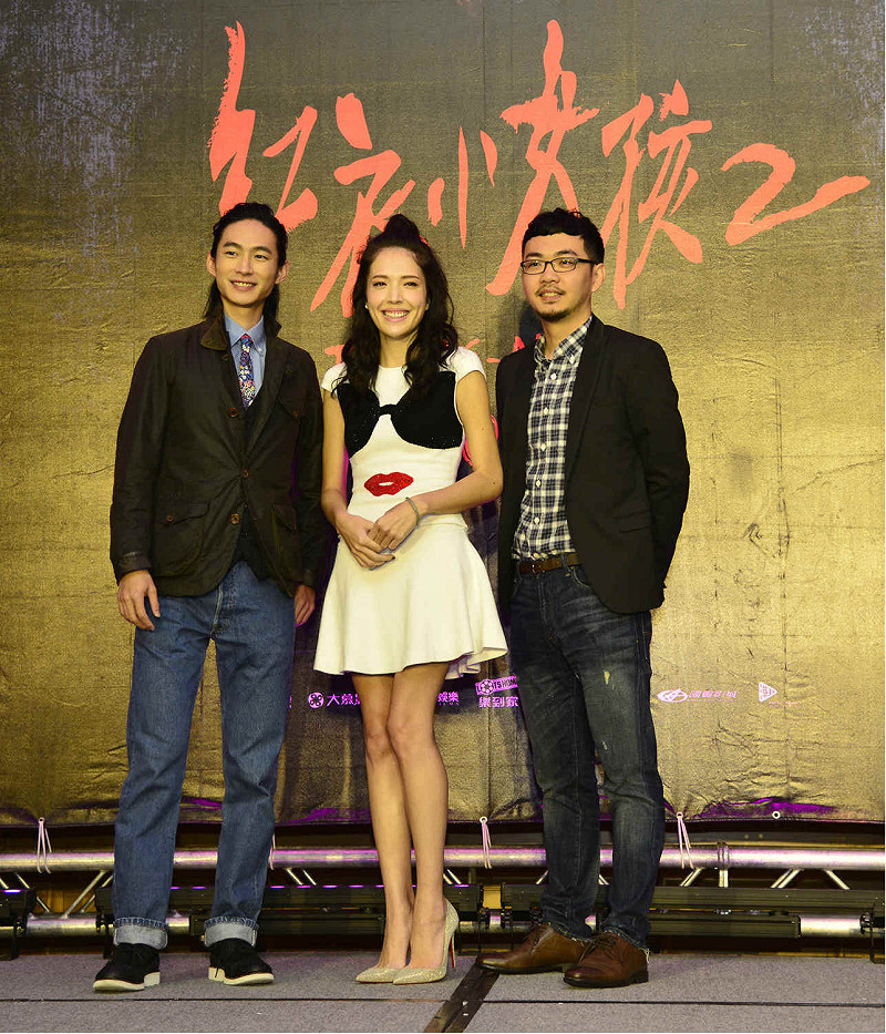 紅衣小女孩2主要演員合影。   圖 : 翻攝自影劇圈圈