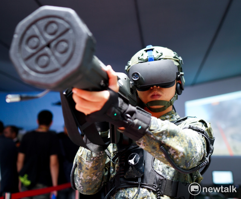 虛擬實境也應用在作戰訓練系統中。   圖：常日豪/攝