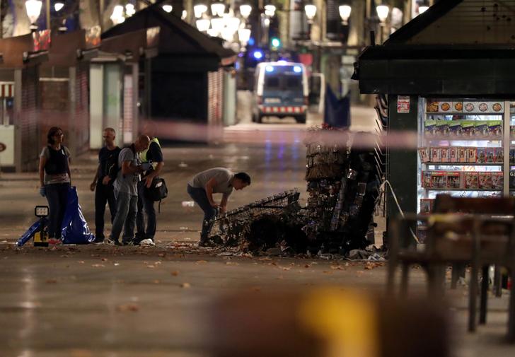 西班牙巴塞隆納市發生廂型車衝撞群眾的恐怖攻擊事件，至少13人死百人受傷   圖：達志影像 / 路透社