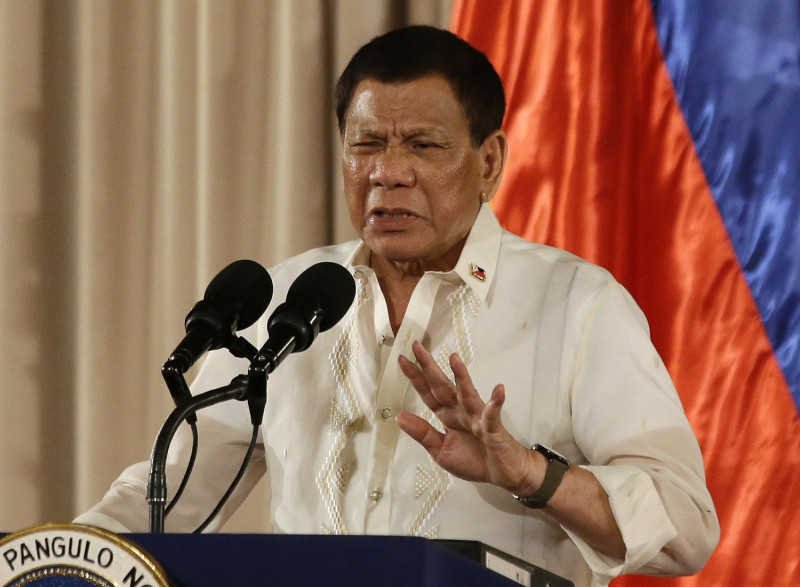 菲律賓總統杜特蒂16日公開表揚警方的掃毒成效。   圖：達志影像/美聯社