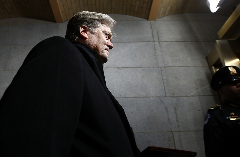 和很多的白宮策士一樣，巴農（Steve Bannon）投資銀行致富，後來轉往投資媒體業，並用媒體的力量幫川普協助排除共和黨的「異音」而加入競選團隊。   圖：達志影像/路透社