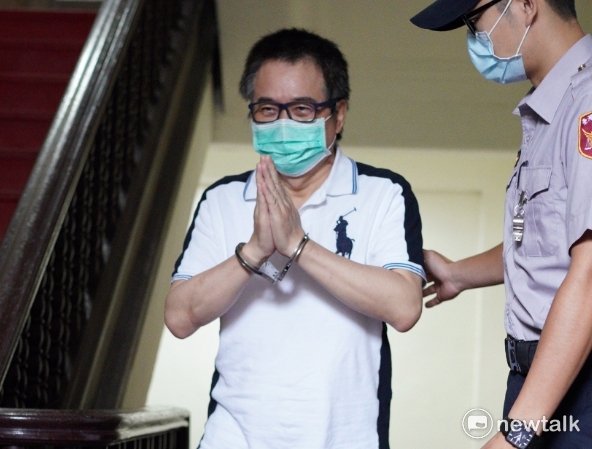 蔡正元今(22)日到高院出庭，他指，這是「政治清算」。   圖：常日豪/攝